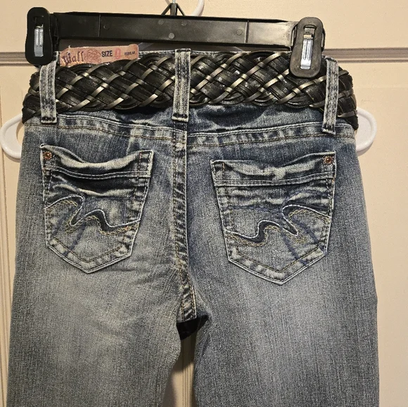 Women's Wall Flower Blue Jeans with Belt - Picture 7 of 7